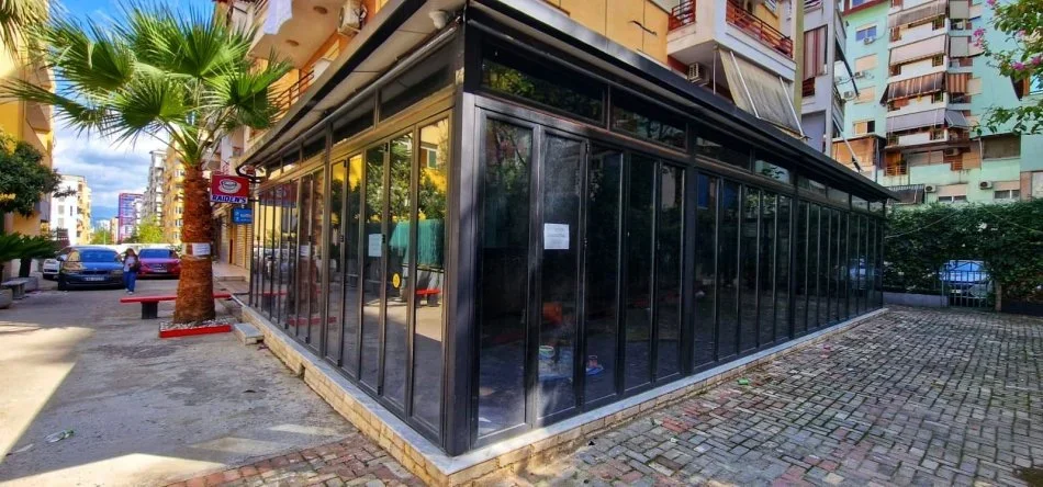 Tirane, jepet me qera ambjent biznesi Kati 0, 160 m² 700 € (Rr. Shkelqim Fusha)