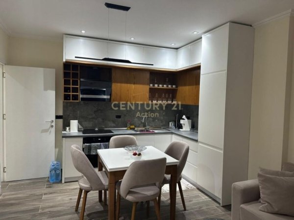 Tirane, jepet me qera apartament 1+1 Kati 2, 75 m² 750 € (TEG)