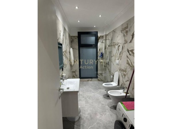 Tirane, jepet me qera apartament 1+1 Kati 2, 75 m² 750 € (TEG)