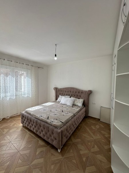 Tirane, jepet me qera apartament 2+1+Ballkon Kati 3, 102 m² 430 € (rruga sokrat miho)
