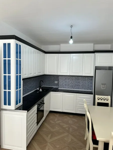 Tirane, jepet me qera apartament 2+1+Ballkon Kati 3, 102 m² 430 € (rruga sokrat miho)