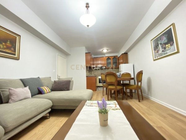 Tirane, jepet me qera apartament 1+1 Kati 4, 70 m² 600 € (Rruga Sami Frasheri)