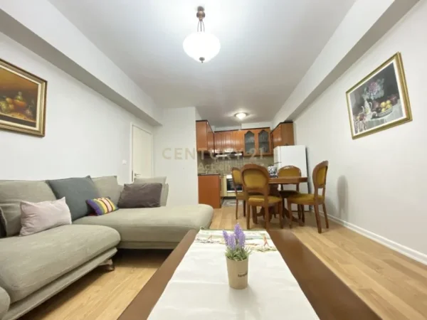 Tirane, jepet me qera apartament 1+1 Kati 4, 70 m² 600 € (Rruga Sami Frasheri)
