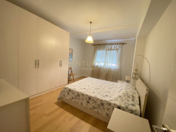 Tirane, jepet me qera apartament 1+1 Kati 4, 70 m² 600 € (Rruga Sami Frasheri)