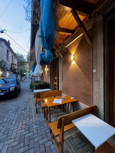 Tirane, shitet bar-kafe Kati 0, 141 m² 495.000 € (RR E KAVAJES)