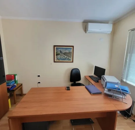 Tirane, jepet me qera zyre Kati 2, 70 m² 600 € (Sulejman Delvina , Komuna e Parisit)