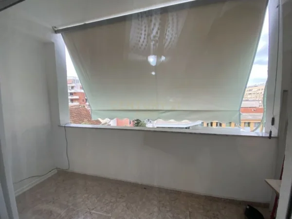 Tirane, jepet me qera apartament 1+1 Kati 4, 70 m² 600 € (petro nini)