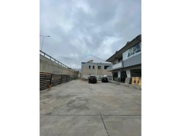 Tirane, jepet me qera ambjent biznesi Kati 0, 1.130 m² 3.500 € (Ambient Biznesi , Teg, Tiranë.)