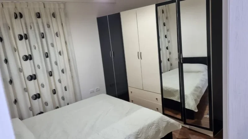 Tirane, jepet me qera apartament 1+1 Kati 3, 62 m² 600 € (Kristal Center, Komuna e Parisit)