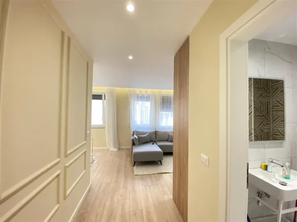 Tirane, shitet apartament 1+1+Ballkon Kati 2, 55 m² 125.000 € (Mbikalimi i Komunes e Parisit)