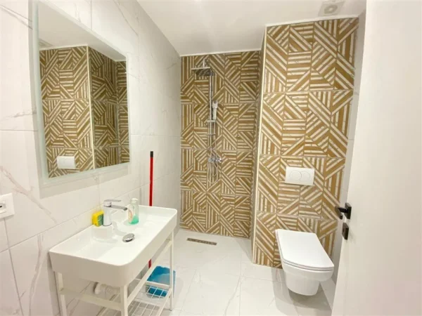 Tirane, shitet apartament 1+1+Ballkon Kati 2, 55 m² 125.000 € (Mbikalimi i Komunes e Parisit)