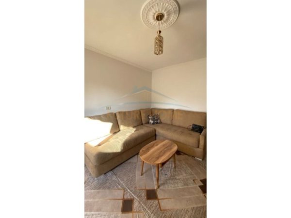 Tirane, jepet me qera apartament 2+1 Kati 3, 65 m² 350 € 