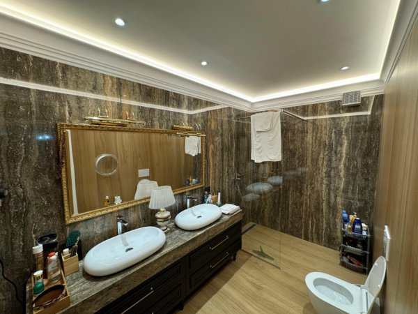 Tirane, shitet apartament 4+1 , 266 m² 750.000 € (SELVIA)