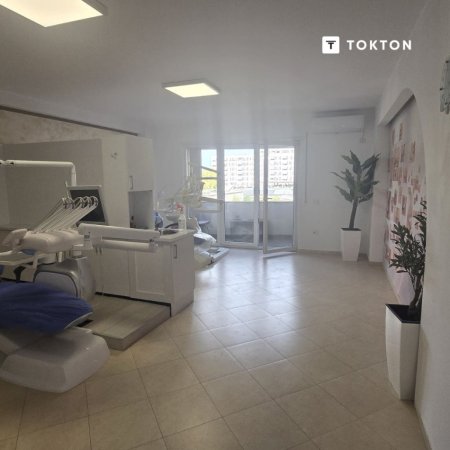 Tirane, jepet me qera ambjent biznesi Kati 1, 130 m² 550 € (Rruga 5 Maji, Tiranë, TT 1421)