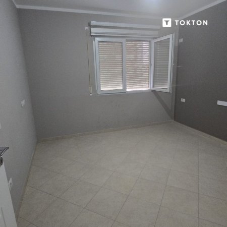 Tirane, jepet me qera ambjent biznesi Kati 1, 130 m² 550 € (Rruga 5 Maji, Tiranë, TT 1421)
