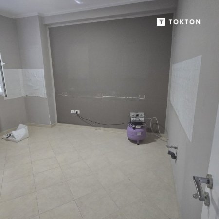 Tirane, jepet me qera ambjent biznesi Kati 1, 130 m² 550 € (Rruga 5 Maji, Tiranë, TT 1421)