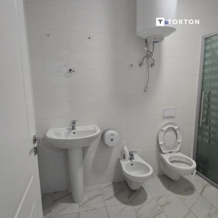 Tirane, jepet me qera ambjent biznesi Kati 1, 130 m² 550 € (Rruga 5 Maji, Tiranë, TT 1421)