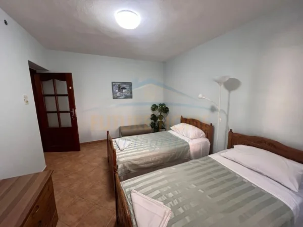 Tirane, jepet me qera apartament 2+1+Ballkon Kati 2, 85 m² 508 € (Rruga Petro Nini Luarasi)