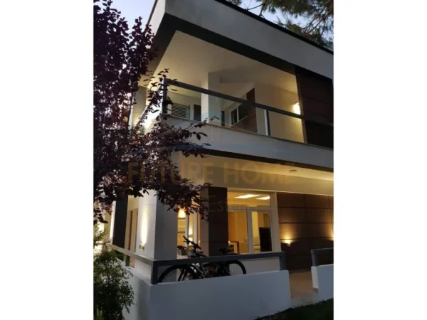 Durres, shitet Vile 4+1 Kati 0, 437 m² 700.000 € (Lura 1,Gjiri I Lalzit)