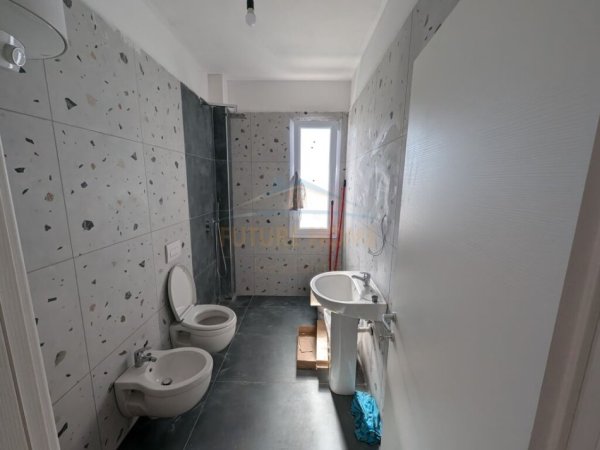 Tirane, jepet me qera apartament 3+1+Ballkon Kati 9, 103 m² 700 € (fusha e avioacionit)