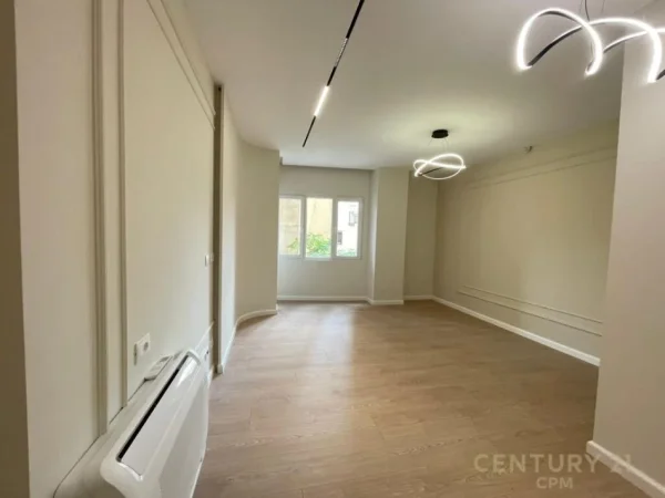 Tirane, shitet apartament 2+1+Ballkon Kati 2, 102 m² 255.000 € (9katshet)