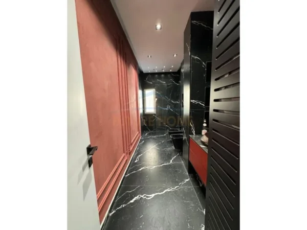 Tirane, shes apartament 1+1 Kati 1, 80 m² 165.000 € (Farke)