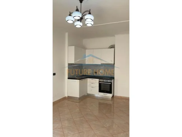Tirane, jepet me qera 2+1 , 78 m² 500 € (Rruga Gjergji Legisi)