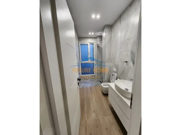 Tirane, jepet me qera apartament 2+1 Kati 3, 116 m² 900 € (Kompleksin Rezidencial Tirana Trio Towers)