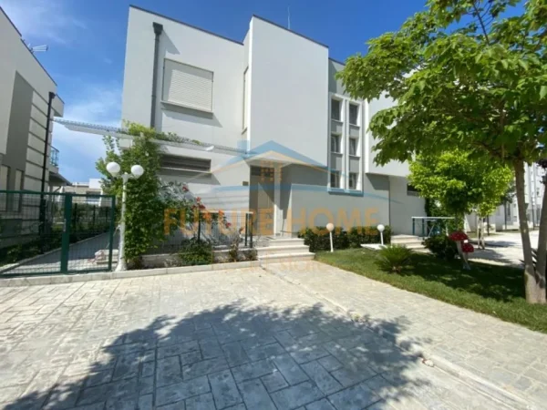 Durres, shitet Vile 4+1 Kati 0, 300 m² 800.000 € (Perla Resort,Gjiri i Lalzit)
