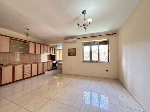 Tirane, shitet apartament 1+1 Kati 2, 56 m² 119.000 € (Rruga e Elbasanit)