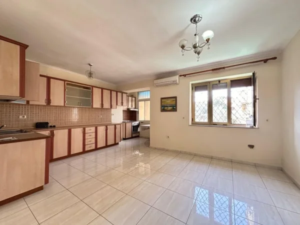 Tirane, shitet apartament 1+1 Kati 2, 56 m² 119.000 € (Rruga e Elbasanit)