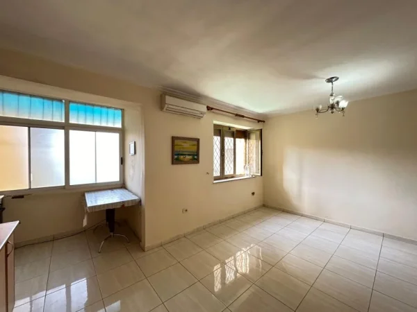Tirane, shitet apartament 1+1 Kati 2, 56 m² 119.000 € (Rruga e Elbasanit)