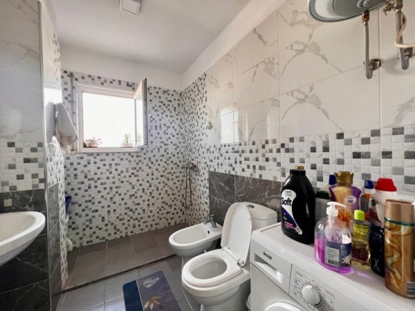 Tirane, shitet apartament 2+1+Ballkon Kati 6, 149 m² 150.000 € (Rruga Veli Dedi)