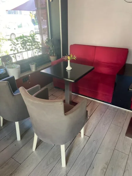 Tirane, SHITEN KOMPLETE KARRIKESH + TAVOLINA PER BAR KAFE