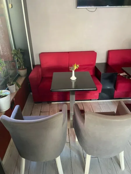 Tirane, SHITEN KOMPLETE KARRIKESH + TAVOLINA PER BAR KAFE