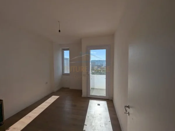 Tirane, shitet apartament 3+1+Ballkon Kati 9, 104 m² 166.000 € (Fusha e Aviacionit)