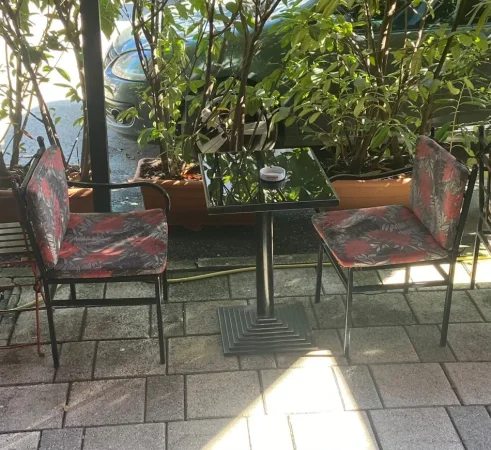 Tirane, SHITEN KOMPLETE KARRIKESH + TAVOLINA PER BAR KAFE