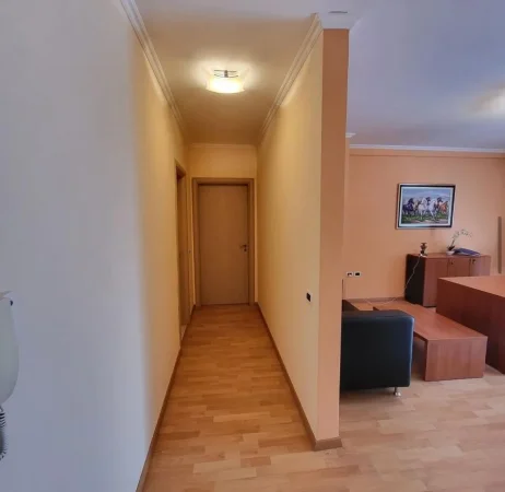 Tirane, jepet me qera zyre Kati 2, 70 m² 600 € (Rruga Sulejman Delvina, Stadiumi Dinamo)