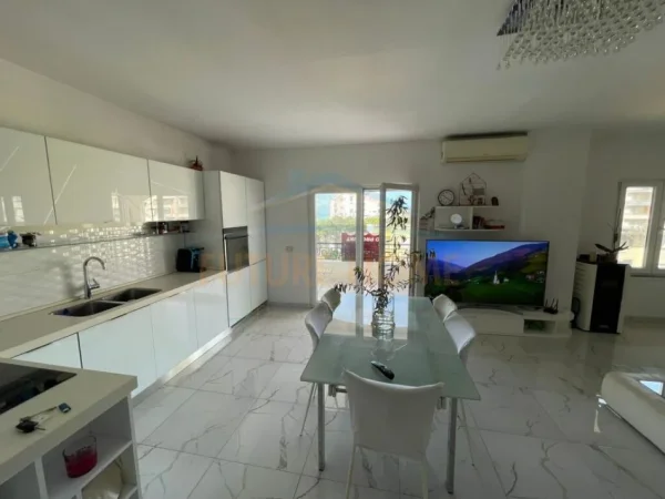 Durres, shitet apartament 3+1+Ballkon Kati 5, 160 m² 170.000 € (SHKEMBI KAVAJES,DURRES)
