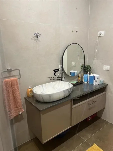 Tirane, jepet me qera apartament 3+1 Kati 1, 110 m² 950 € (SELITE)