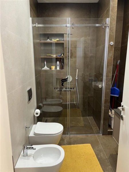Tirane, jepet me qera apartament 3+1 Kati 1, 110 m² 950 € (SELITE)