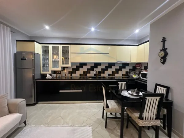 Durres, shitet apartament 2+1 Kati 3, 103 m² 130.000 € (SPITALI RAJONAL,DURRES)