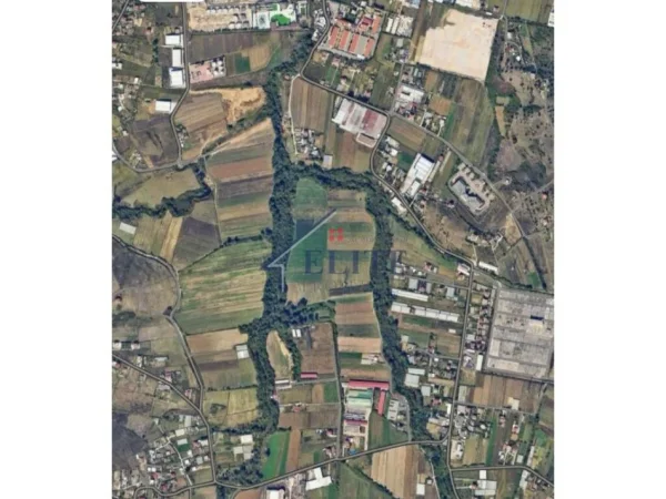 Tirane, shitet toke , 4.500 m² 292.500 € (City Park)