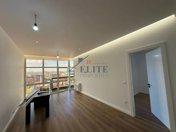 Tirane, jepet me qera zyre Kati 8, 80 m² 950 € (Rruga e Kavajes)