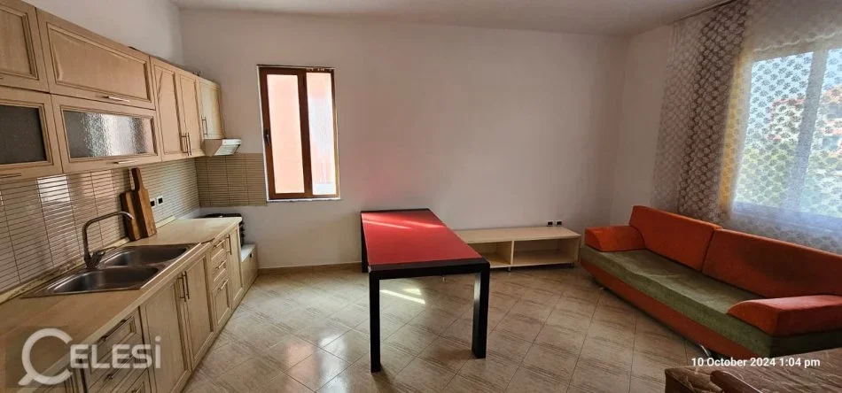 Tirane, jepet me qera apartament 2+1+Ballkon Kati 3, 119 m² 650 € (PALLATI ME SHIGJETA)