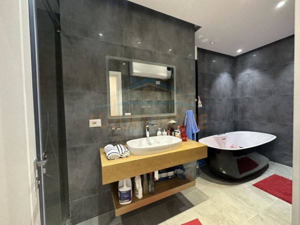 Durres, shitet apartament 2+1 Kati 19, 132 m² 396.000 € (VOLLGA,DURRES)