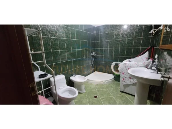Tirane, shitet apartament 2+1 Kati 1, 75 m² 83.000 € (Fresku)