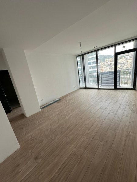 Tirane, jepet me qera zyre Kati 4, 70 m² 700 € (Lake View Residence , Liqeni Artificial)