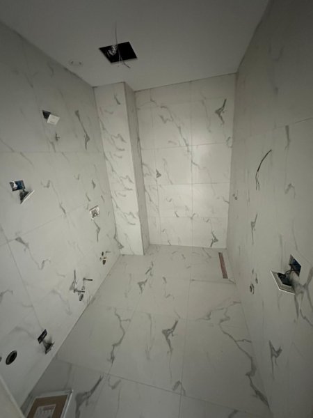Tirane, jepet me qera zyre Kati 4, 70 m² 700 € (Lake View Residence , Liqeni Artificial)