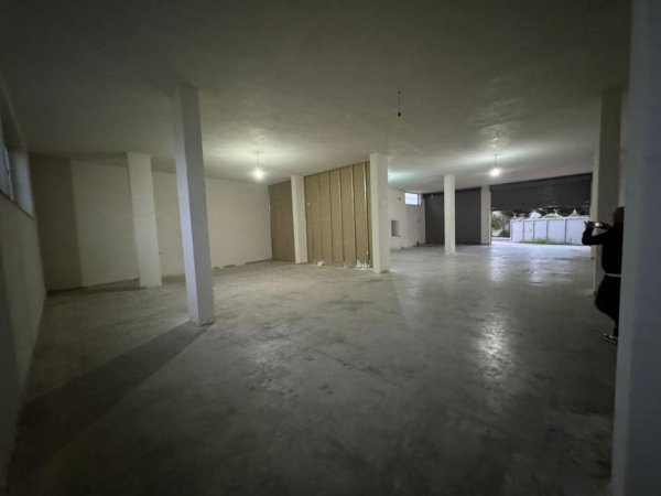Tirane, jepet me qera magazine Kati 0, 480 m² 1.200 € (KASHAR)